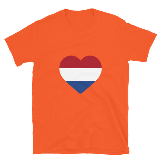 Koningsdag Oranje Essentieel T-Shirt featuring a heart design with Dutch flag colors.