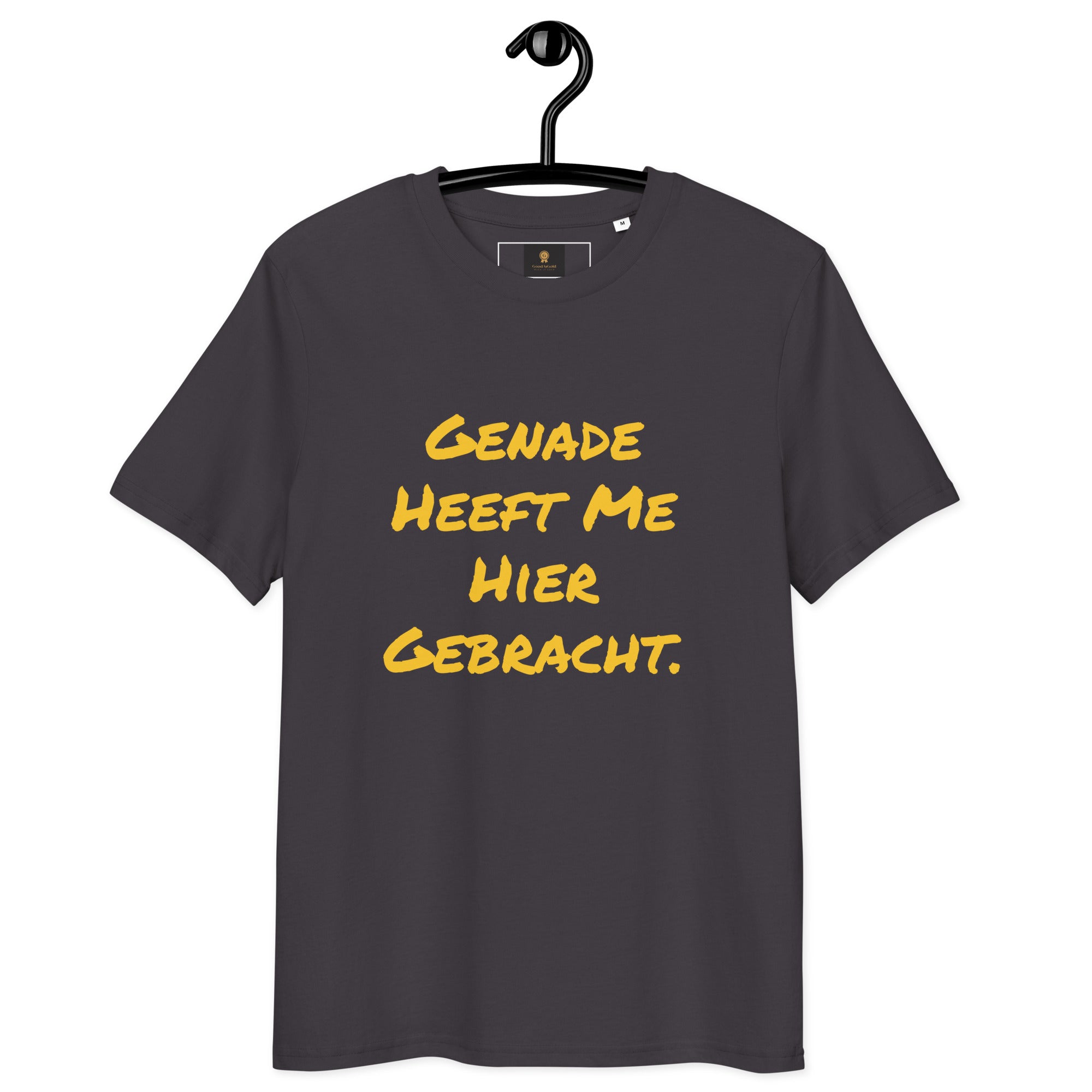 Genade T-Shirt in black featuring bold yellow text saying 'Genade Heeft Me Hier Gebracht.'