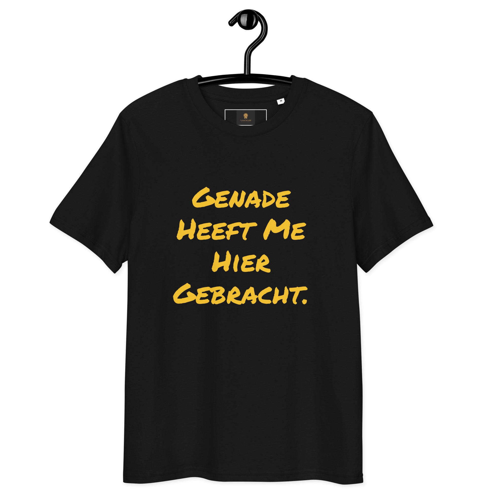 Genade T-Shirt in black featuring bold yellow text saying 'Genade Heeft Me Hier Gebracht.'