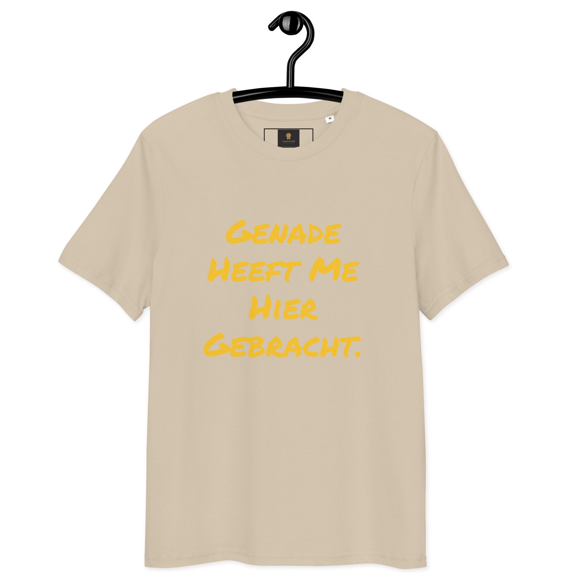 Genade T-Shirt in black featuring bold yellow text saying 'Genade Heeft Me Hier Gebracht.'